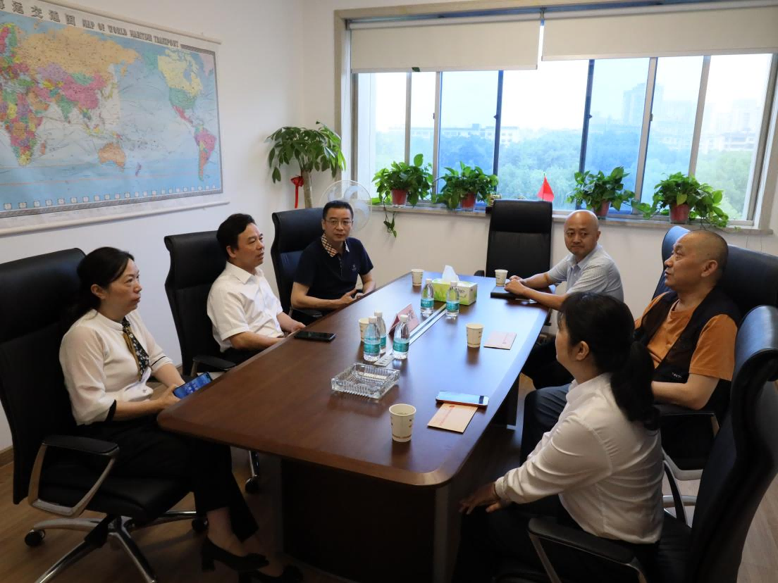 湖南農(nóng)業(yè)集團(tuán)黨委委員、副總經(jīng)理陳根榮走訪慰問困難黨員