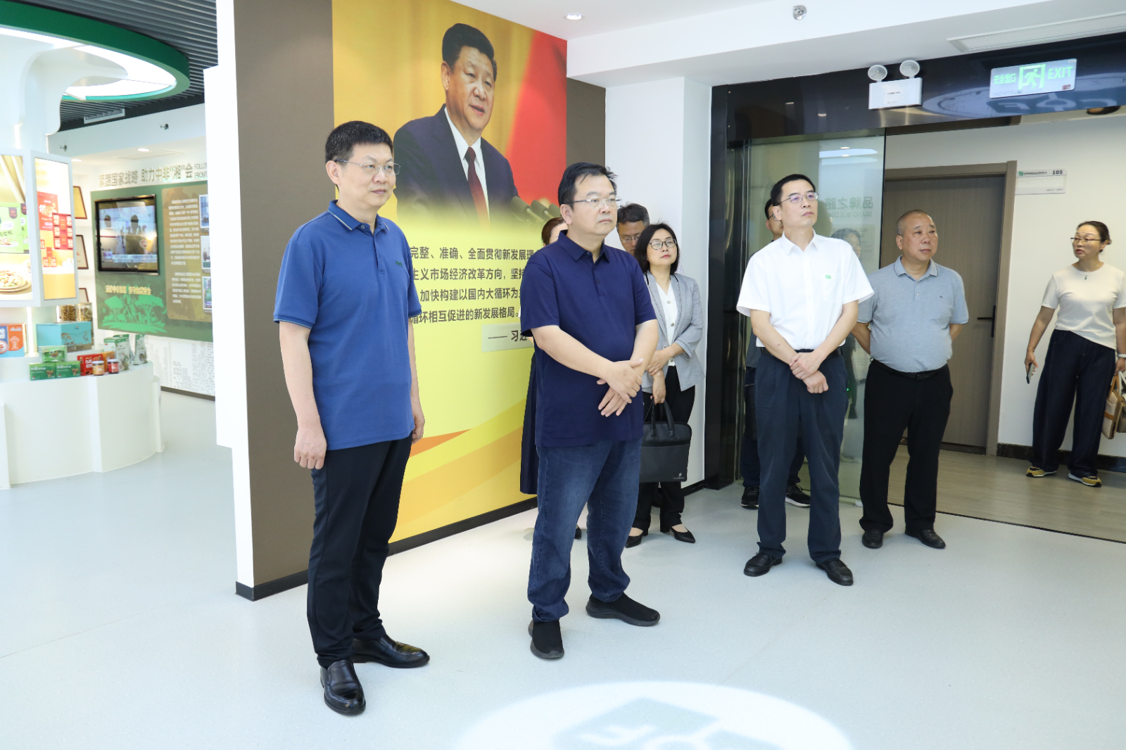 湖南省國(guó)資委黨委委員、副主任馮傳良一行調(diào)研湖南農(nóng)業(yè)集團(tuán)